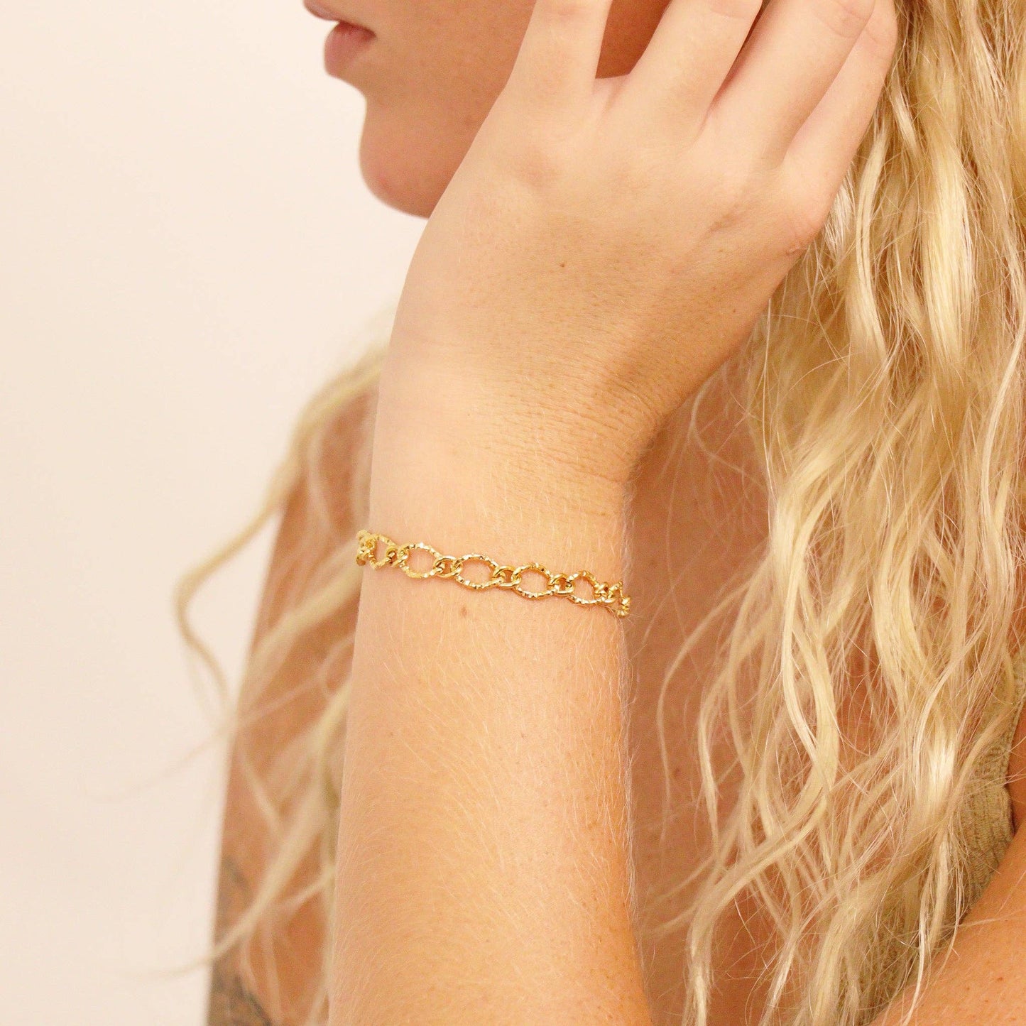 Gold Hammered Oval Chain Bracelet