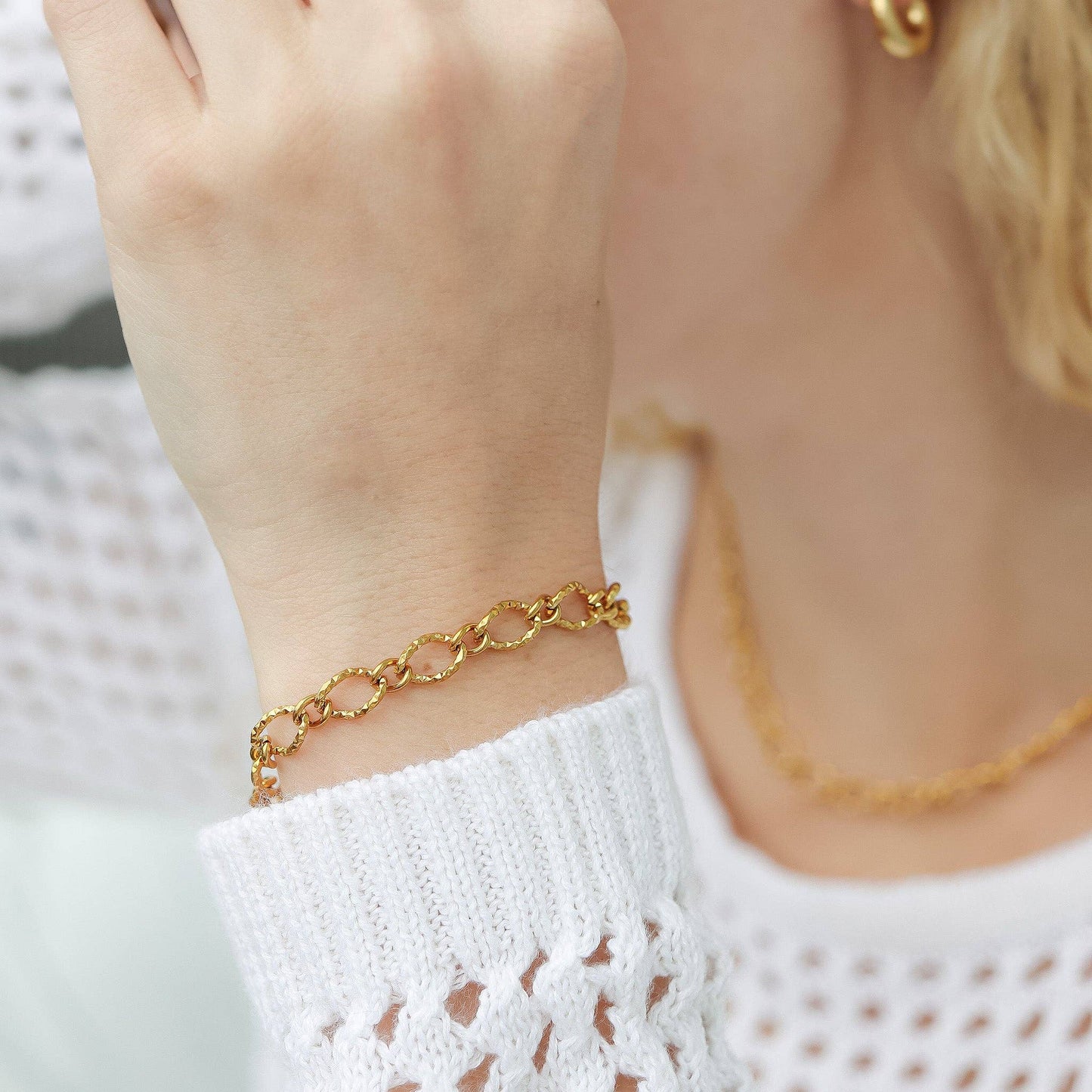 Gold Hammered Oval Chain Bracelet